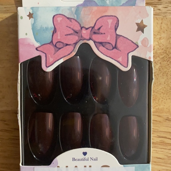 Beautiful Glossy Press-on Nails - Picture 4 of 4